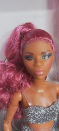 Лялька Барбі колекційна Мініатюрна руде волосся Barbie Signature Looks Doll, Petite Red Hair #7 (HCB77) фото від покупців 1
