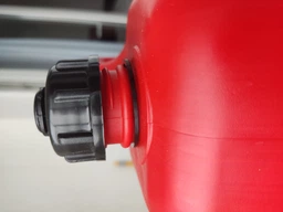 Канистра пластиковая для топлива Jerrycan Self 24 20 л (8003059015201) фото от покупателей 6