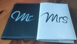 Обкладинки на паспорт для пари Mr і Mrs з чорної й білої екошкіра Unique Covers(180 Passport Holder)