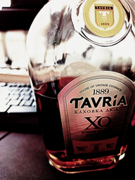 Коньяк Tavria XO 9 лет выдержки 0.5 л 40% в подарочной упаковке (4820000620826)