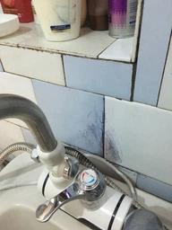 Кран электрический Delimano проточный водонагреватель с душем и LCD экраном Делимано Нижнее подключение Белый