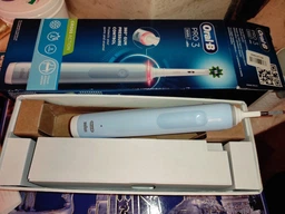 Электрическая зубная щетка Oral-B Pro 3 Sensitive Clean 3000 (4210201291237) фото от покупателей 9