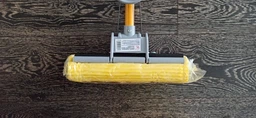 Швабра с отжимом Мій Дім Soft с мягкой губкой Серо-желтая (SMD09922/Grey) фото от покупателей 4