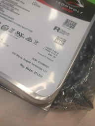 Жесткий диск 3.5" Seagate IronWolf Pro 18TB SATA 256MB (ST18000NE000) [105236] фото от покупателей 19