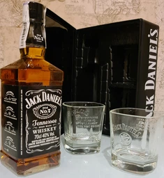 Теннесси Виски Jack Daniel's 0.7 л 40% в металлической коробке с 2-мя бокалами (5099873045855) фото от покупателей 11