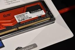 Модуль пам'яті DDR4 8GB/2400 Team Elite Plus Red (TPRD48G2400HC1601)