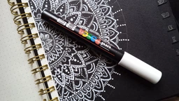 Художній маркер UNI Posca White 0.9-1.3 мм (PC-3M.White) фото від покупців 4