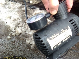 Автомобильный компрессор авто насос от прикуривателя 12в DC-12V 250 PSI Air Compressor черный фото от покупателей 1