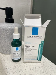 Ультраконцентрированная сыворотка с эффектом пилинга La Roche-Posay Effaclar с комплексом трех кислот для жирной проблемной кожи 30 мл (3337875722827) фото от покупателей 1