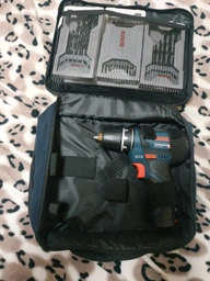 Акумуляторний шурупокрут Bosch Professional GSR 12V-15 у сумці з 2 акб 12V (2Ah+4Ah) і з/в GAL 12V-20, з набором 7 свердел по дереву, набором 7 свердел по металу і набором 25 біт (0615990G6L) фото від покупців 3