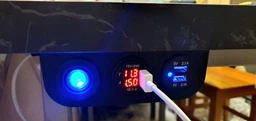 Адаптер USB зарядка с вольтметром и амперметром QC 3.0 врезная
