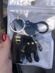 Чорний брелок (ключниця) ведмедик Bearbrick чорний зі зірками з пензликами з мультфільму Popobe (337895) фото від покупців 2