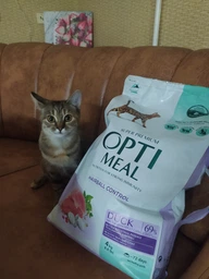 Сухой корм для котов OptiMeal Adult Hairball Control для выведения шерсти с уткой 200 г B1890701