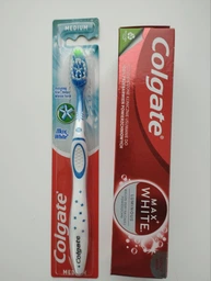 Зубная щетка Colgate Max White отбеливающая средней жесткости (8714789417066) фото от покупателей 6