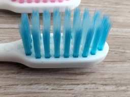 Зубная щетка Colgate Slim Soft для защиты десен 2 шт (8714789993829) фото от покупателей 10