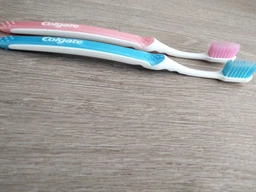 Зубная щетка Colgate Slim Soft для защиты десен 2 шт (8714789993829) фото от покупателей 9