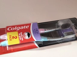 Зубная щетка Colgate High Density древесный уголь мягкая 2 шт (8718951369153) фото от покупателей 13