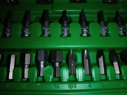 Полупрофессиональный набор инструментов Intertool 1/4", 1/2", 108 предметов (ET-6108SP) фото от покупателей 8