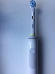 Электрическая зубная щетка Oral-B Pro 3 Sensitive Clean 3000 (4210201291237) фото от покупателей 8