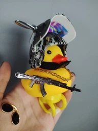 Аксессуар на торпеду в авто Crazy Duck утка в военном шлеме с оружием фото от покупателей 4
