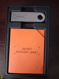 Крипто-гаманець Ledger Nano S Plus Matte Black фото від покупців 7