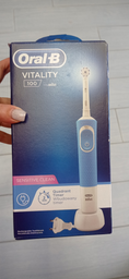 Електрична зубна щітка Oral-B Vitality Sensitive Clean D100 Blue (4210201234203) фото від покупців 18