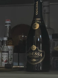 Игристое вино Odesa белое полусладкое 0.75 л 10.5-12.5% (4820213961570)