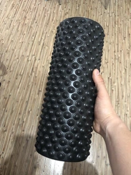 Массажный ролик EasyFit Soft Surface Roller 325 мм черный роллер, валик, цилиндр для МФР и йоги, пилатеса (массажер для спины, ног, рук, шеи) EF-2013-Black фото от покупателей 3
