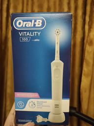 Електрична зубна щітка Oral-B Vitality Sensitive Clean D100 Blue (4210201234203) фото від покупців 12