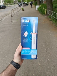 Электрическая зубная щетка Oral-B Pro 3 Sensitive Clean 3000 (4210201291237) фото от покупателей 6