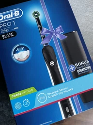 Електрична зубна щітка Oral-B Pro 750 Black (4210201219224_4210201218463) фото від покупців 9