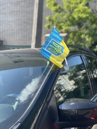 Автомобільний прапор України з тримачем 30х20 см, Автопрапор із кріпленням на флагштоку на скло машини аксесуар для автомобіля комплект 2 шт Kayfovo K30-20 фото від покупців 3