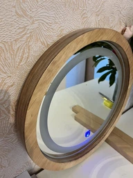 Зеркало Bianco (500 х 500) с LED-подсветкой и сенсорной кнопкой деревянное фото от покупателей 1