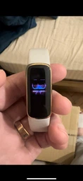 Фитнес-браслет Fitbit Luxe Lunar White фото від покупців 2