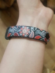 Силиконовый ремешок MRK для фитнес браслета Xiaomi Mi Band 7/6/5 черный с рисунком Вышиванка с металлической кнопкой (mrk3186) фото от покупателей 2