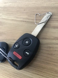 Простой корпус ключа для Honda на четыре кнопки с лезвием и логотипом Civic Accord Clarity Jazz CRV HRV Element Odyssey Pilot AdlerKey (61-40) (американская модификация, отрытие-закрытия-багажник-тревога)