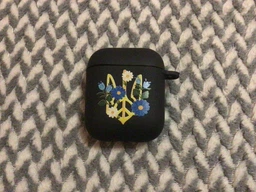 Силіконовий чохол для навушників Apple AirPods 1/2 Чорний Тризуб в квітах фото від покупців 2