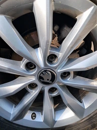 Колпачок Skoda заглушка на литые диски Skoda 56мм 5JA601151A фото от покупателей 6