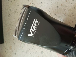 Професійна бездротова машинка для стрижки волосся на підставці VGR V-049 зі змінними насадками 3-12 мм