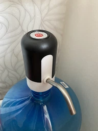 Аккумуляторная помпа Usams автоматический насос для воды из бутлей WATER DISPENSER с подсветкой Бело-Черная фото от покупателей 1