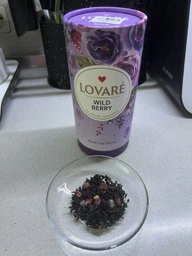Чай черный листовой байховый Lovare Wild Berry с вишней и кусочками клубники тубус 80г фото от покупателей 1