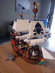 Zestaw LEGO Creator Statek piracki 1260 elementów (31109)