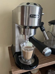 Кавоварка еспресо Delonghi EC 685.BK