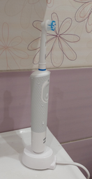 Електрична зубна щітка Oral-B Vitality Sensitive Clean D100 Blue (4210201234203) фото від покупців 4