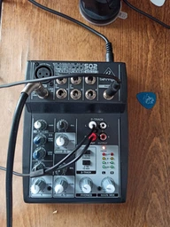 Behringer Xenyx 502