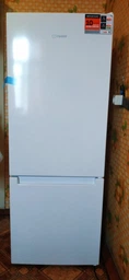 Двухкамерный холодильник Indesit LI6 S1E W фото от покупателей 6