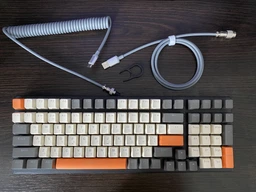 Ультракомпактна MAMBASNAKE K3 Pro Mini дротова 98-клавішна механічна клавіатура з RGB, спіральний кабель USB Type-C, металевий авіаційний пружинний роз’єм TPU. Червоні світчі. Колір - Білий. Розкладка ( ENG - UA) фото від покупців 2