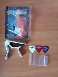 Набор для гитары каподастр и медиатор 3 шт 0.58-0.81 мм Alice Acoustic White фото от покупателей 5