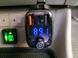 Автомобильный FM-трансмиттер (FM-модулятор) Baseus Fresh-2025 Bluetooth 5.0 MP3 c быстрой зарядкой QC4.0 PD3.0 2USB+Type-C и вольтметром