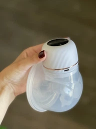 Електричний молоковідсмоктувач Wearable Breast Pump портативний бездротовий молоковідсмоктувач з функцією масажу та стимуляцією лактації білий фото від покупців 19